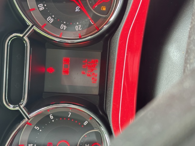 Opel Adam 1.4 Twinport Ecotec 100k Glam - náhľad