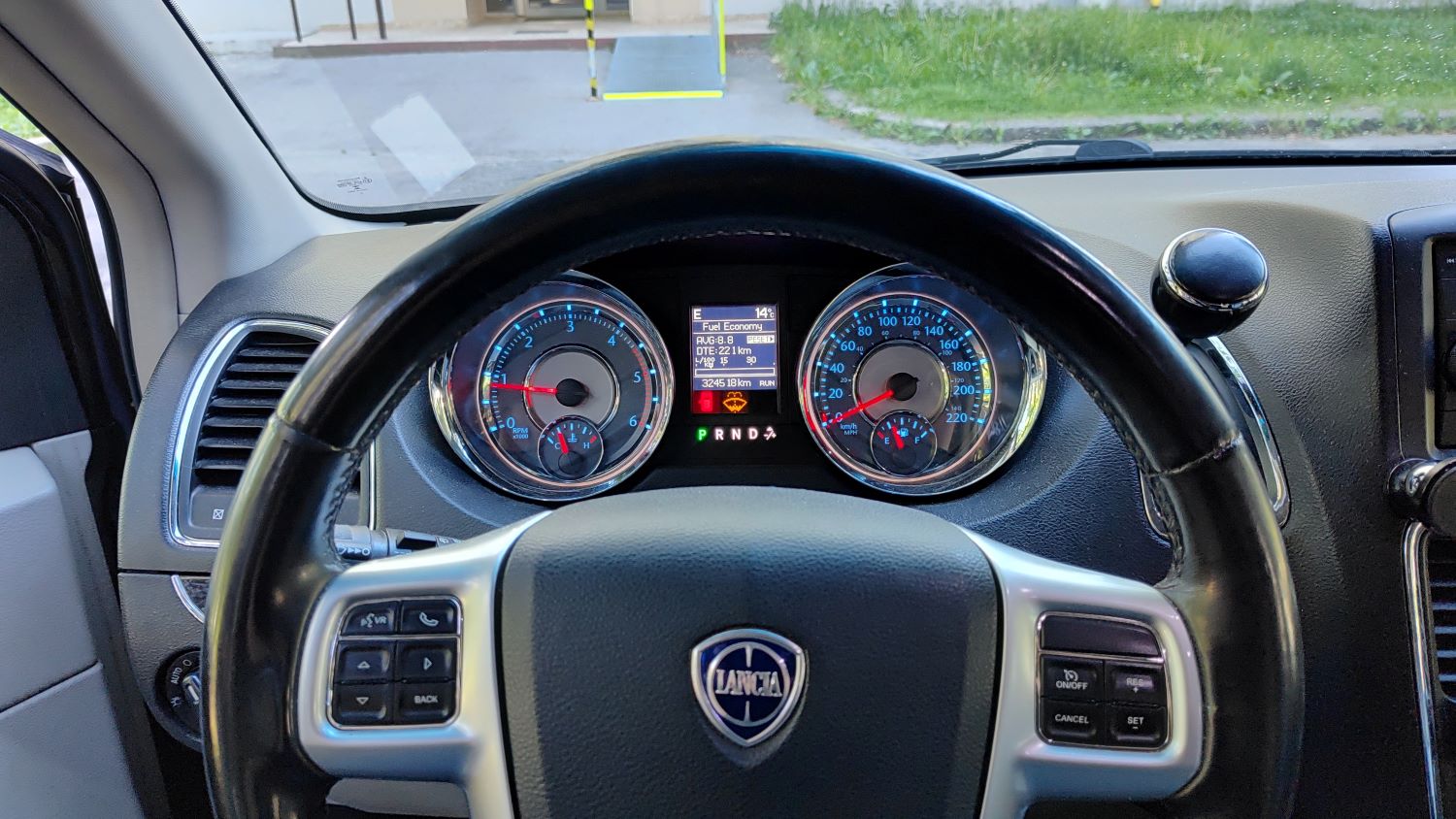 Lancia Grand Voyager 2.8 CRD Limited - náhľad
