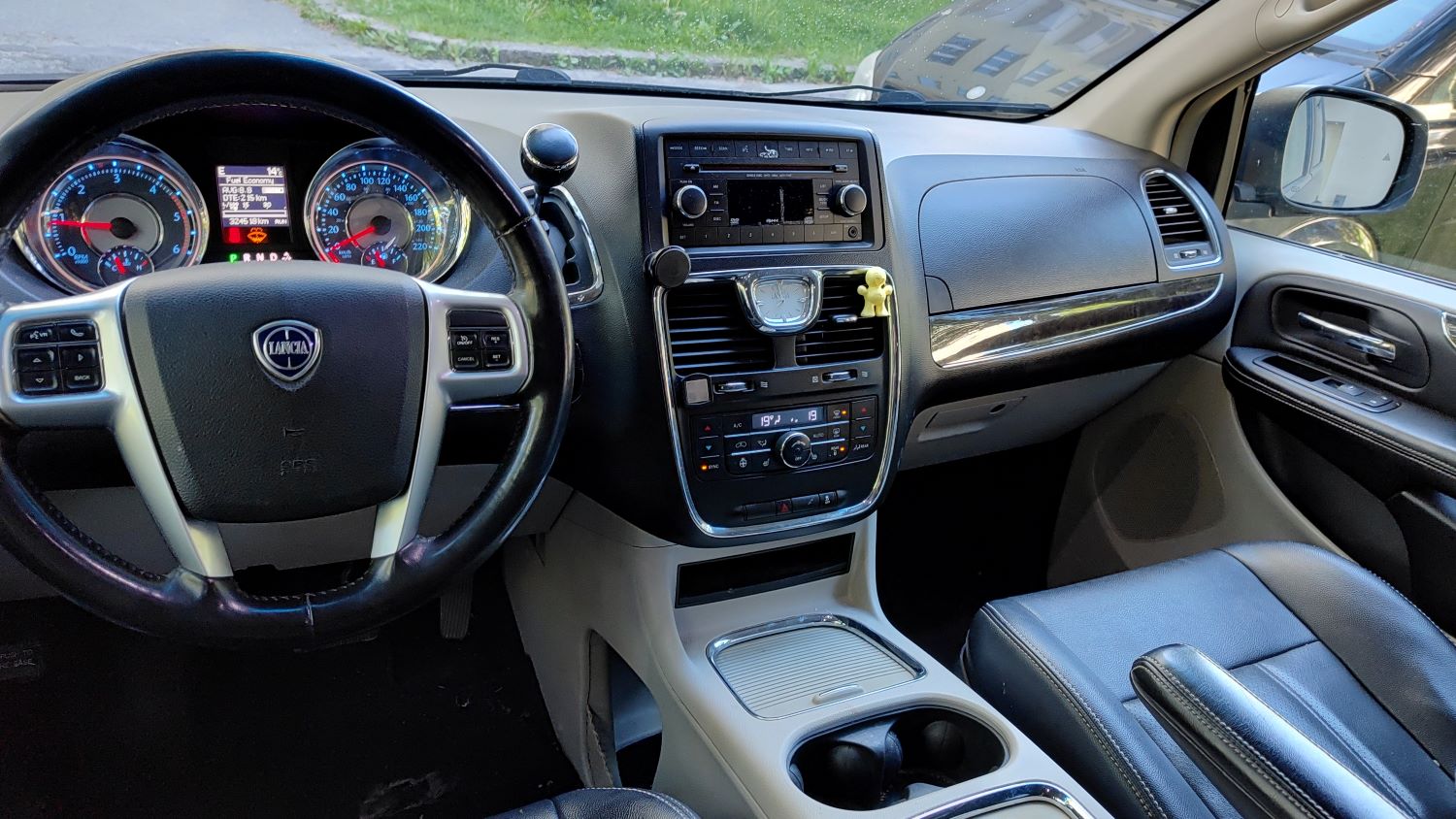 Lancia Grand Voyager 2.8 CRD Limited - náhľad